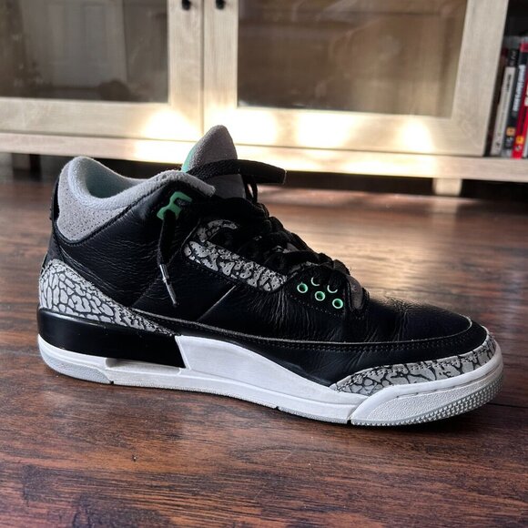 Athletic_Shoes